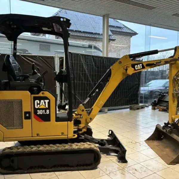 Mini pelle CATERPILLAR 301.8 – occasion