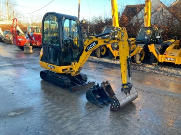 Mini Pelle JCB 8016 CTS (2015) – 1,5T + 3 Godets