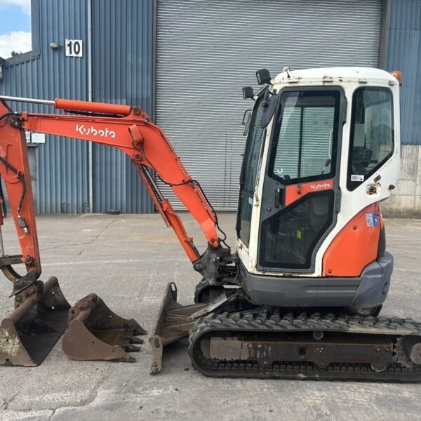 Mini Pelle Kubota U27-4 Occasion 2018 – 2,7T avec Attache Rotative et 3 Godets