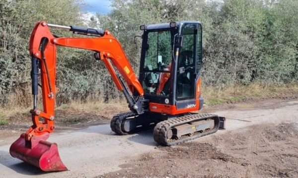 Mini Pelle Kubota U27-4 Occasion 2016 – 2,7T avec Cabine et Attache Rapide
