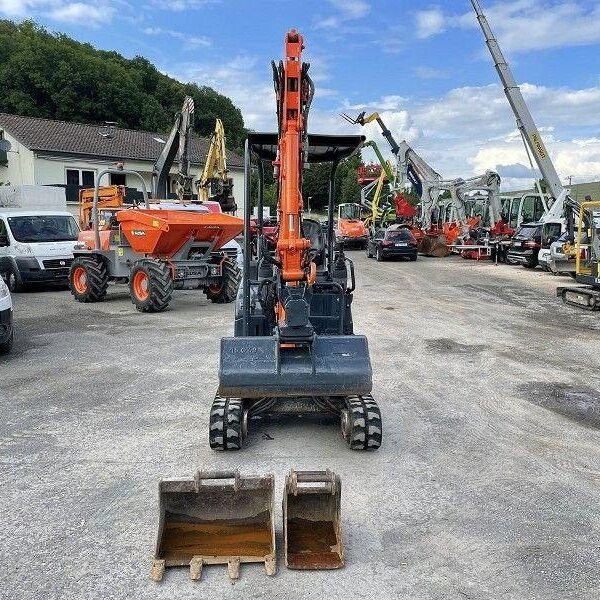 Hitachi ZX 17U-2 d’Occasion (2013) – Mini-Pelle 1,8T avec 3 Godets