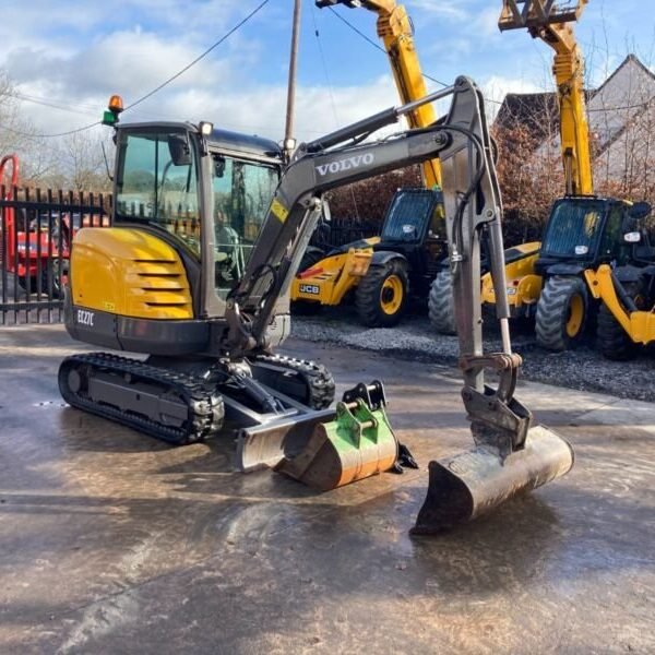 Mini Pelle Volvo EC27C – 2015 – 2,8T – Révisée et Prête à l’Emploi